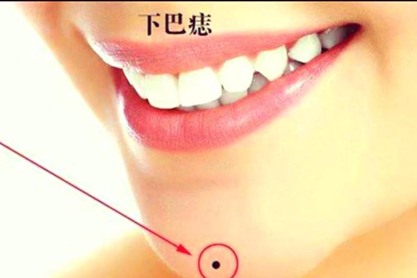 痣相嘴的秘密解析：从面相学看嘴部痣的含义与影响