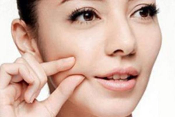 嘴角纹与面相解析：如何影响你的运势与性格特征