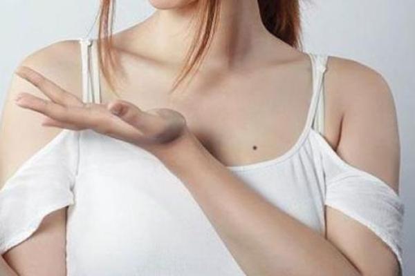胸痣相的秘密：不同位置的痣如何影响你的运势