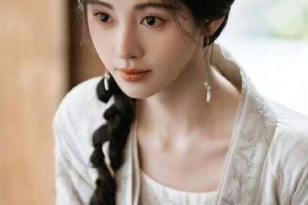 鞠婧祎八字分析：揭示她的命运轨迹与性格特征