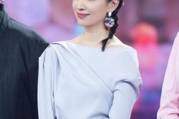董洁八字背后的命理玄机，解读她的成功密码