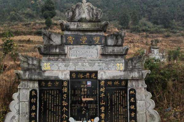 广东风水秘境：揭秘名人祖坟风水奇观