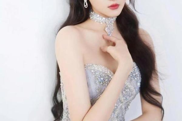 关晓彤八字分析：她如何逆袭成为娱乐圈的佼佼者