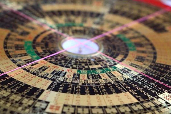 揭秘奇门遁甲飞排盘的神秘奥秘，带你步入高阶命理世界