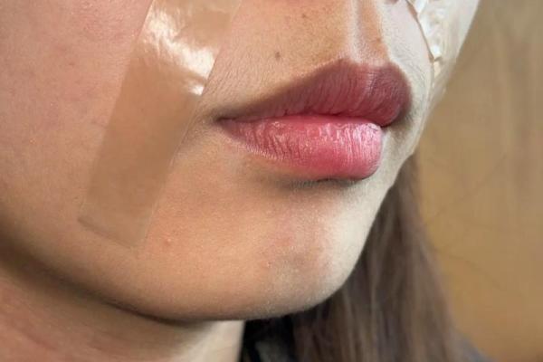 法令纹深藏不露的秘密：揭秘有法令纹女人的独特魅力