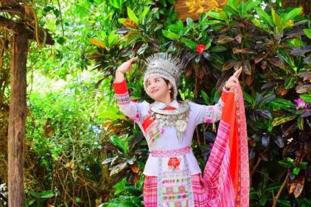 七彩云南，民族风韵：探寻七月盛会的神秘魅力
