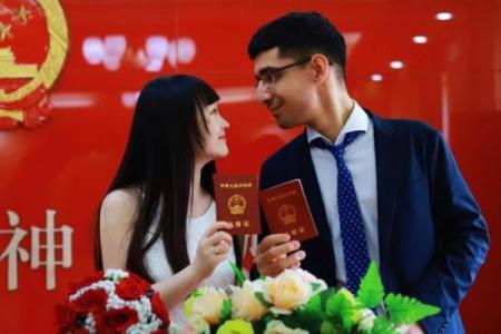 和龙佳偶天成：揭秘婚姻中的绝配组合